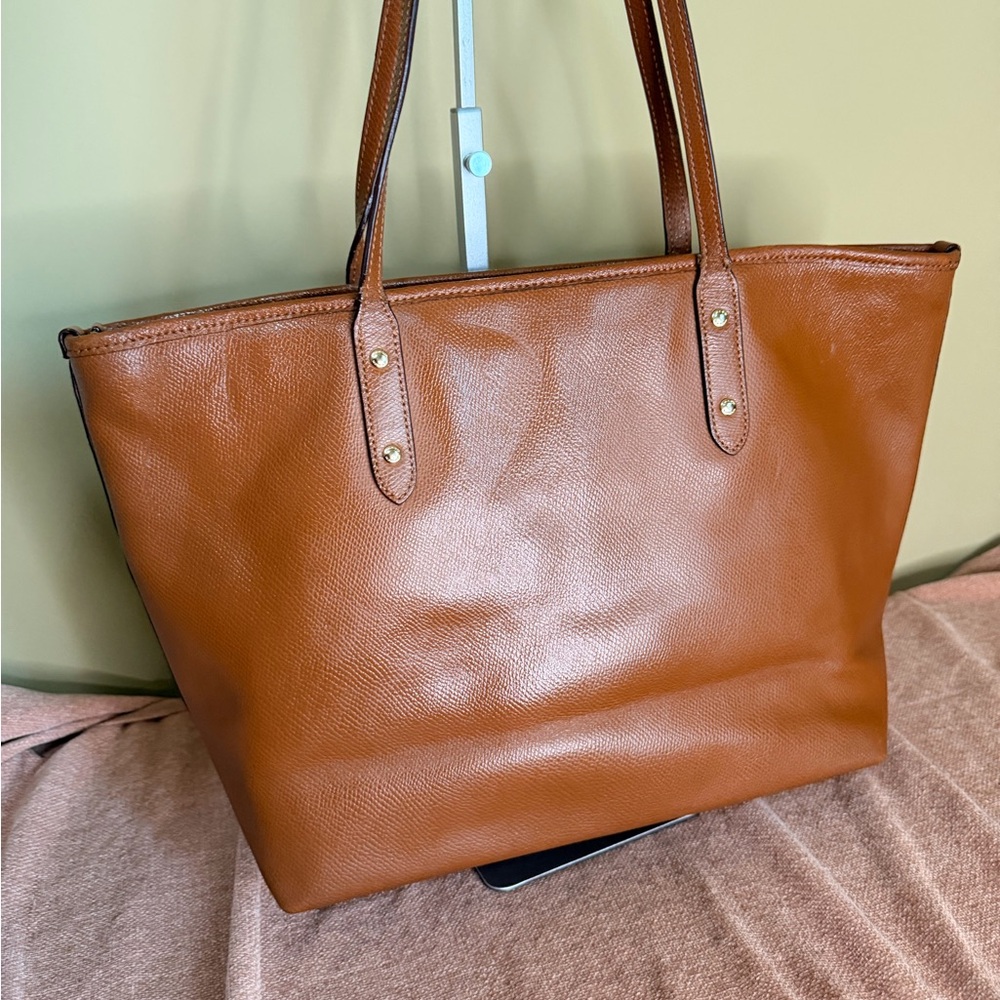 Coach City Zip Tote in light saddle brown leather. - Picture 7 of 16